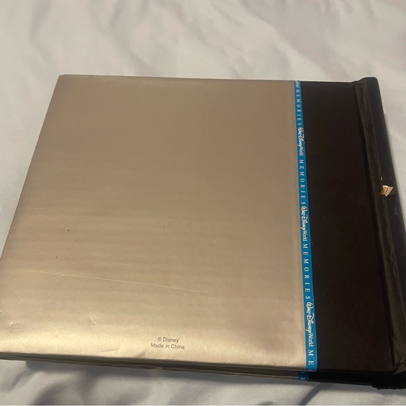 Walt Disney World Memories Photo Album. Holds 200 4x6 photos. - Picture 3 of 9